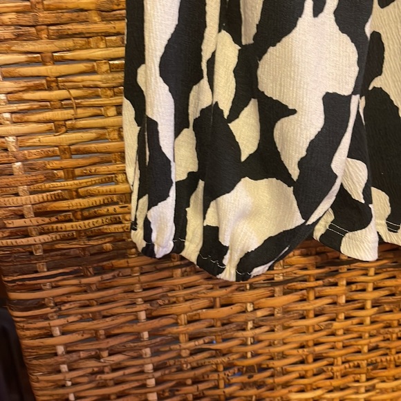 🙂5/$10 Ava & Viv Black Abstract Sweetheart Neck Tie Front Blouse 3X - Picture 4 of 8